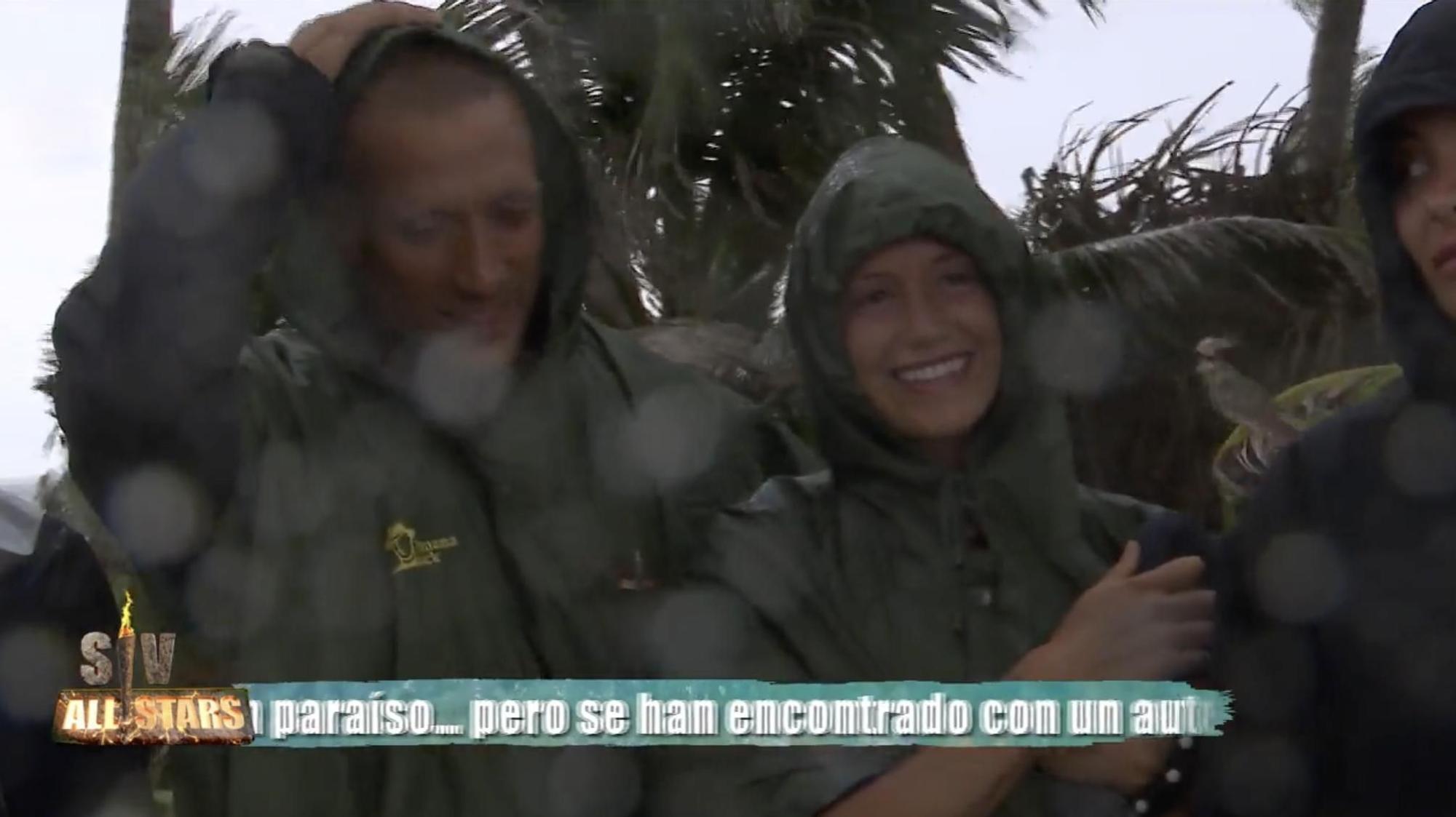 Los concursantes en mitad de la tormenta