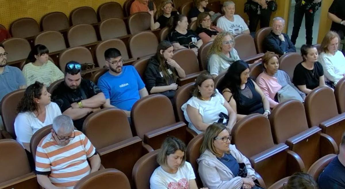 Un grupo de trabajadoras entre el público en la sesión plenaria.