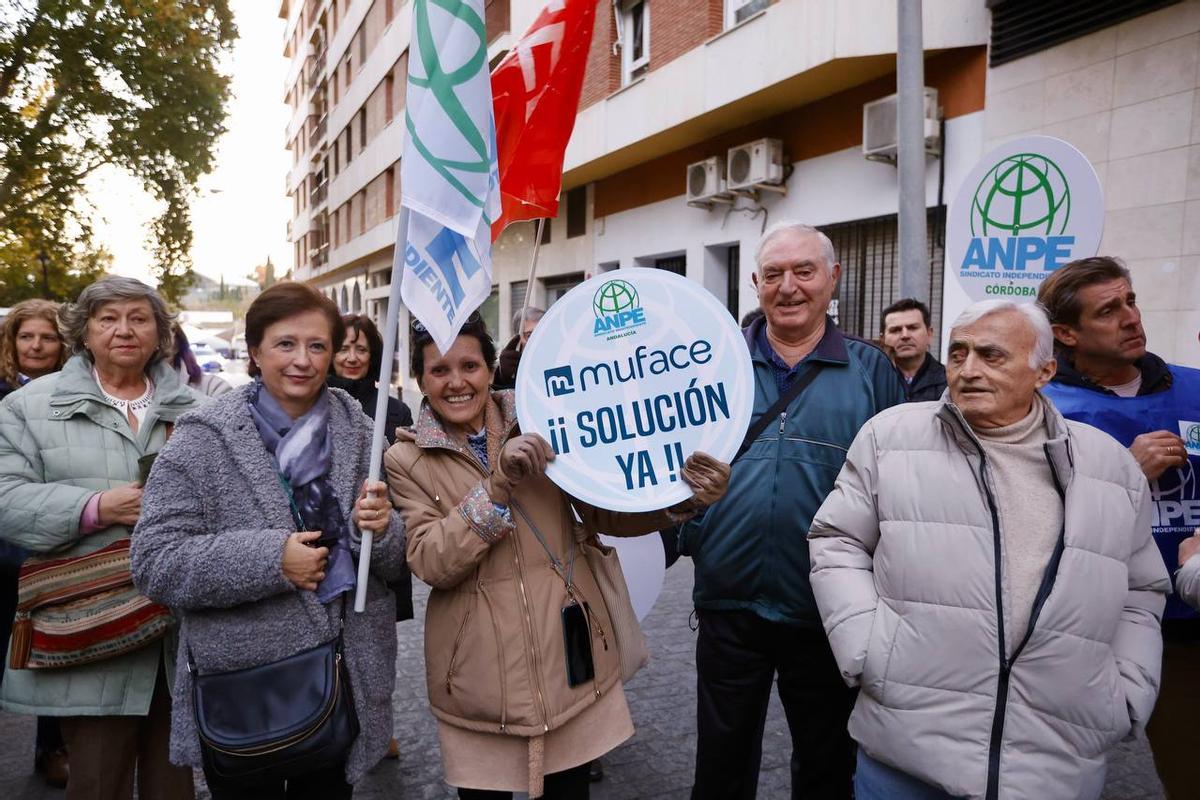 Concentración de los sindicatos en Córdoba por la crisis de Muface