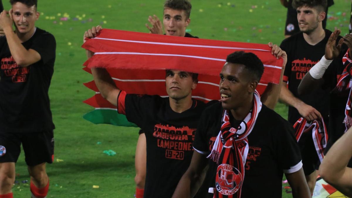 Dani Hernández celebra el ascenso del Zamora ante la Segoviana.