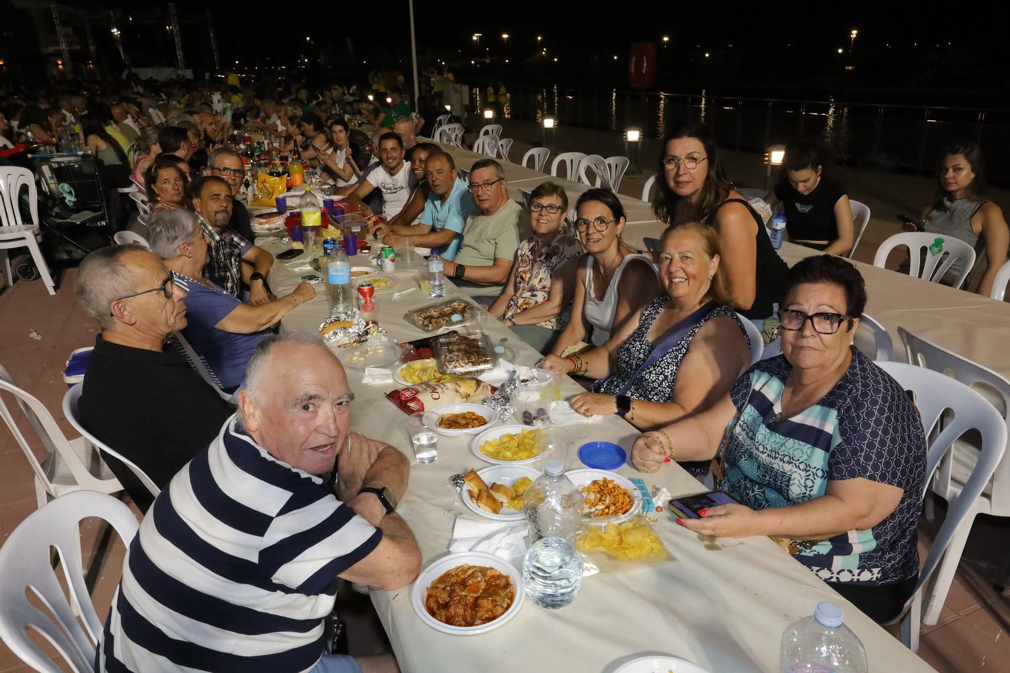 Sopar de pa i porta en las fiestas de Sant Pere del Grau de Castelló