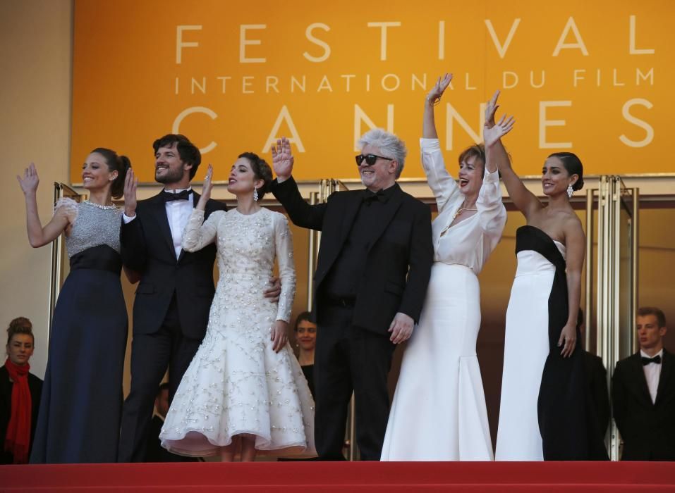 Michelle Jenner, Daniel Grao, Adriana Ugarte,el director Pedro Almodovar, Emma Suarez, Inma Cuesta en Cannes