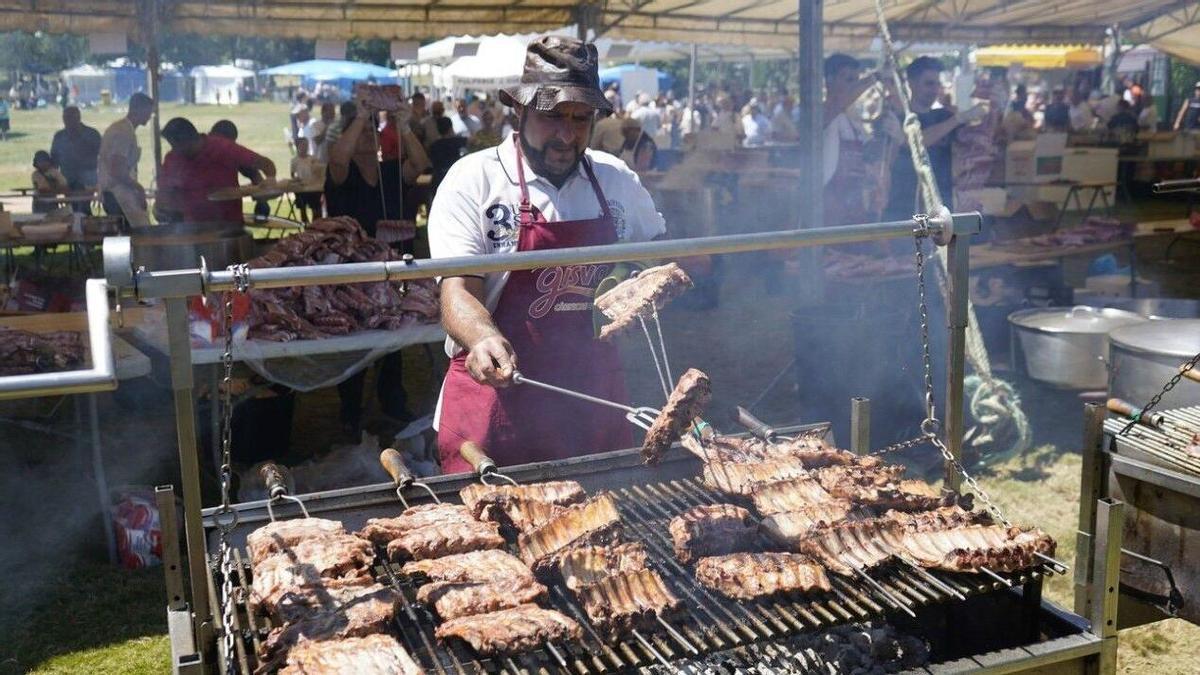 Cochinillo, churrasco y verbena con París de Noia y Los Satélites: la cita a 30 minutos de A Coruña perfecta para despedir julio