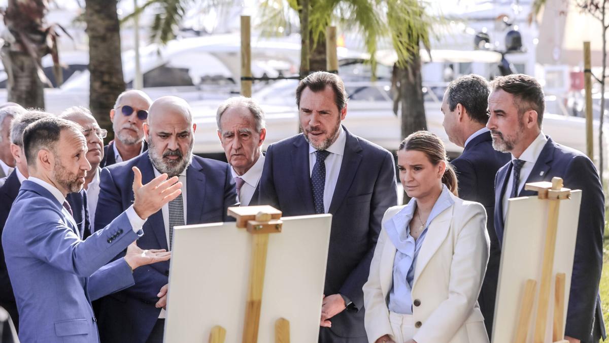 El ministro Puente, en su última visita a Mallorca, junto a la presidenta, Marga Prohens, y el conseller de Movilidad, José Luis Mateo.