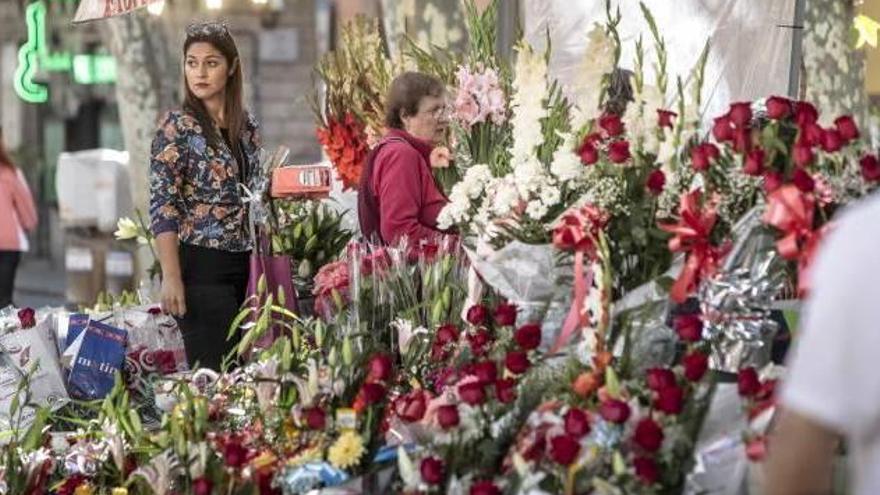 Viel zu tun für die Blumenverkäufer.