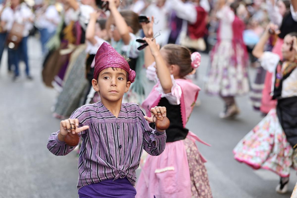 Así es el Desfile Folclórico de las Hogueras de Alicante