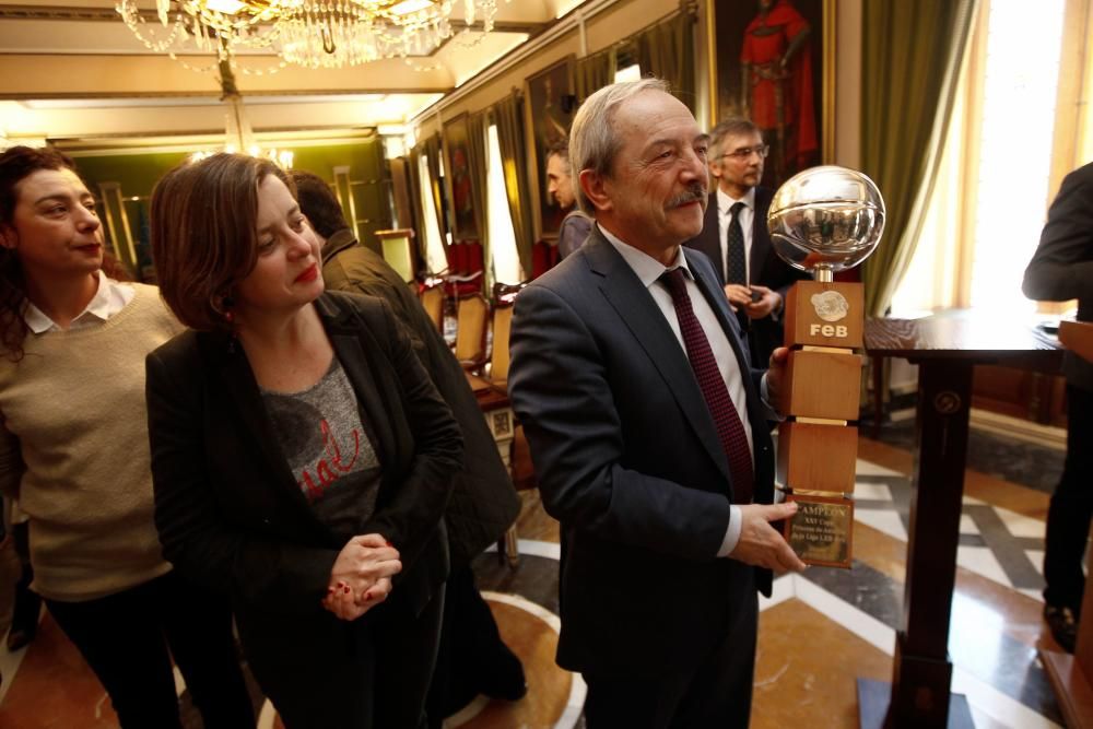 Recepción al Unión Financiera Oviedo en el Ayuntamiento tras ganar la Copa.