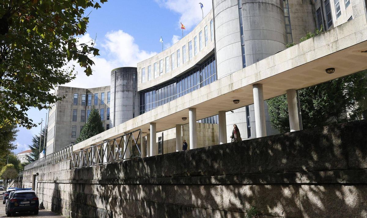 Edificio de los juzgados de Santiago, en Fontiñas
