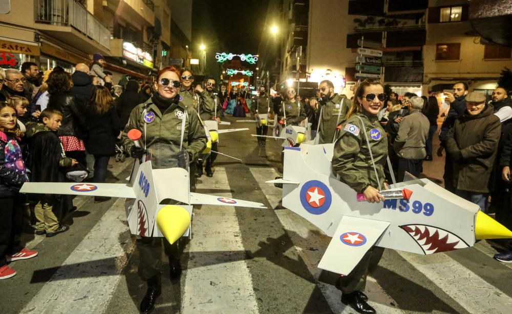 El Carnaval llena Benidorm de disfraces