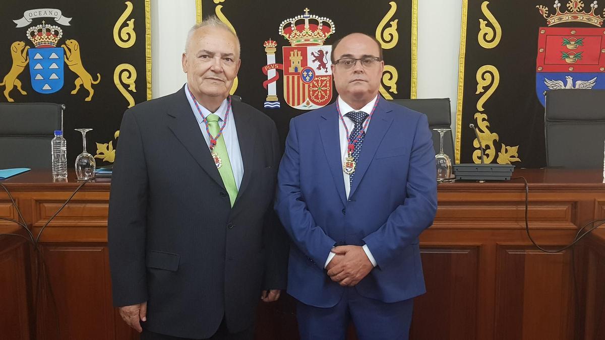 Eugenio Hernández (i) y Jorge Enrique Barrios, concejales de VOX en Arrecife.