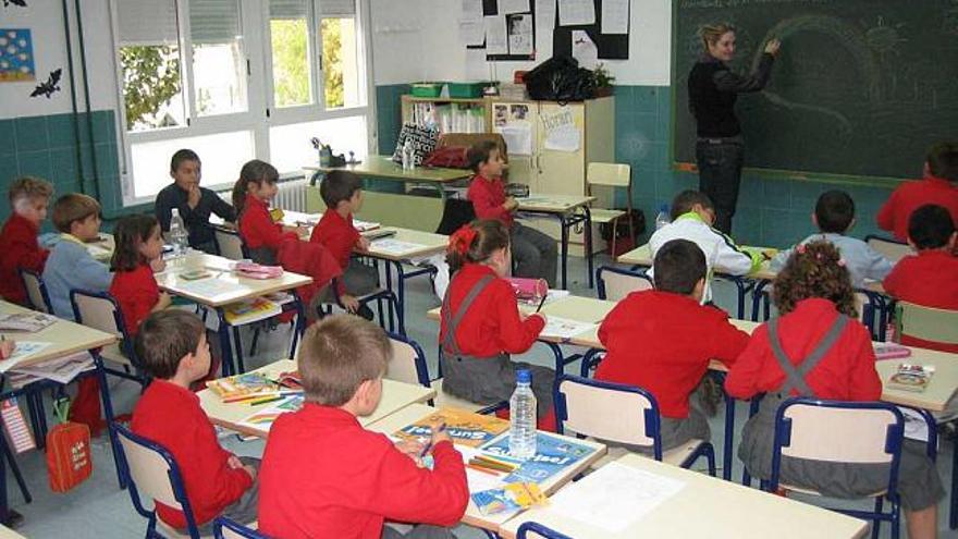 Un 97% de alumnos de Infantil y el 83% de Primaria del colegio público Primo de Rivera usan el uniforme escolar