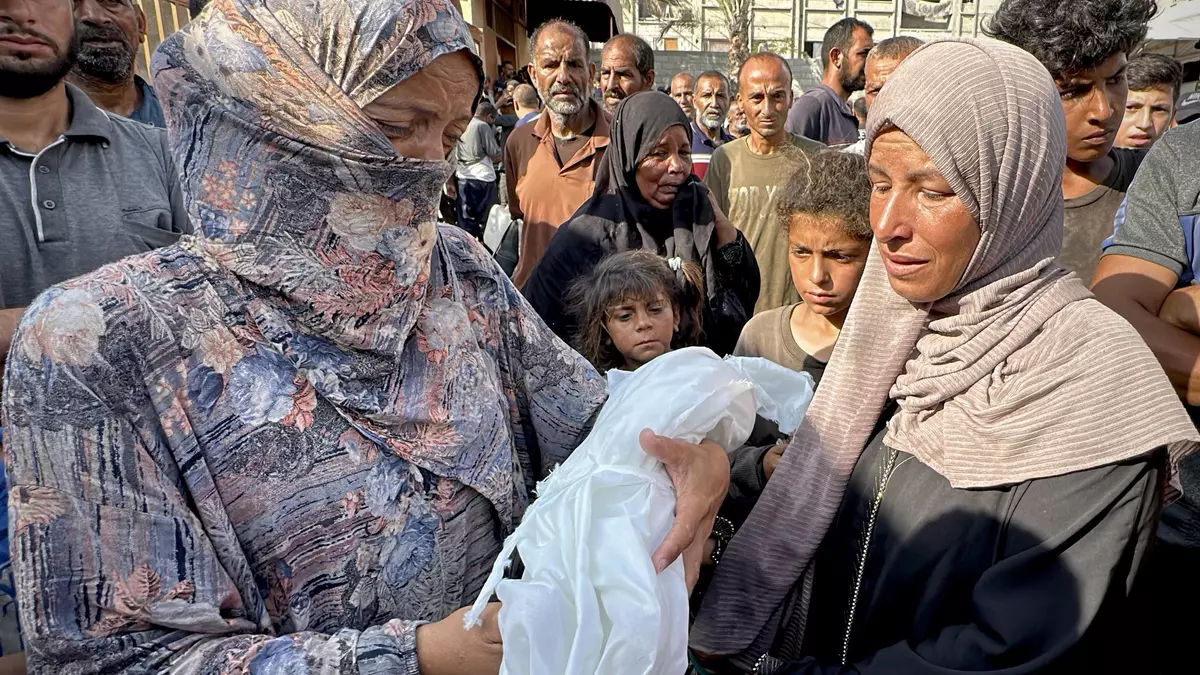 Los niños de Gaza mueren de hambre: una lata de leche, 50 euros