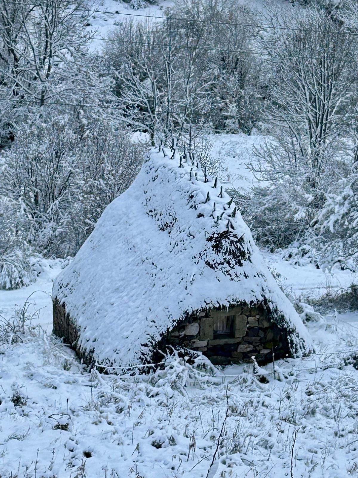 Teito con nieve en Somiedo.