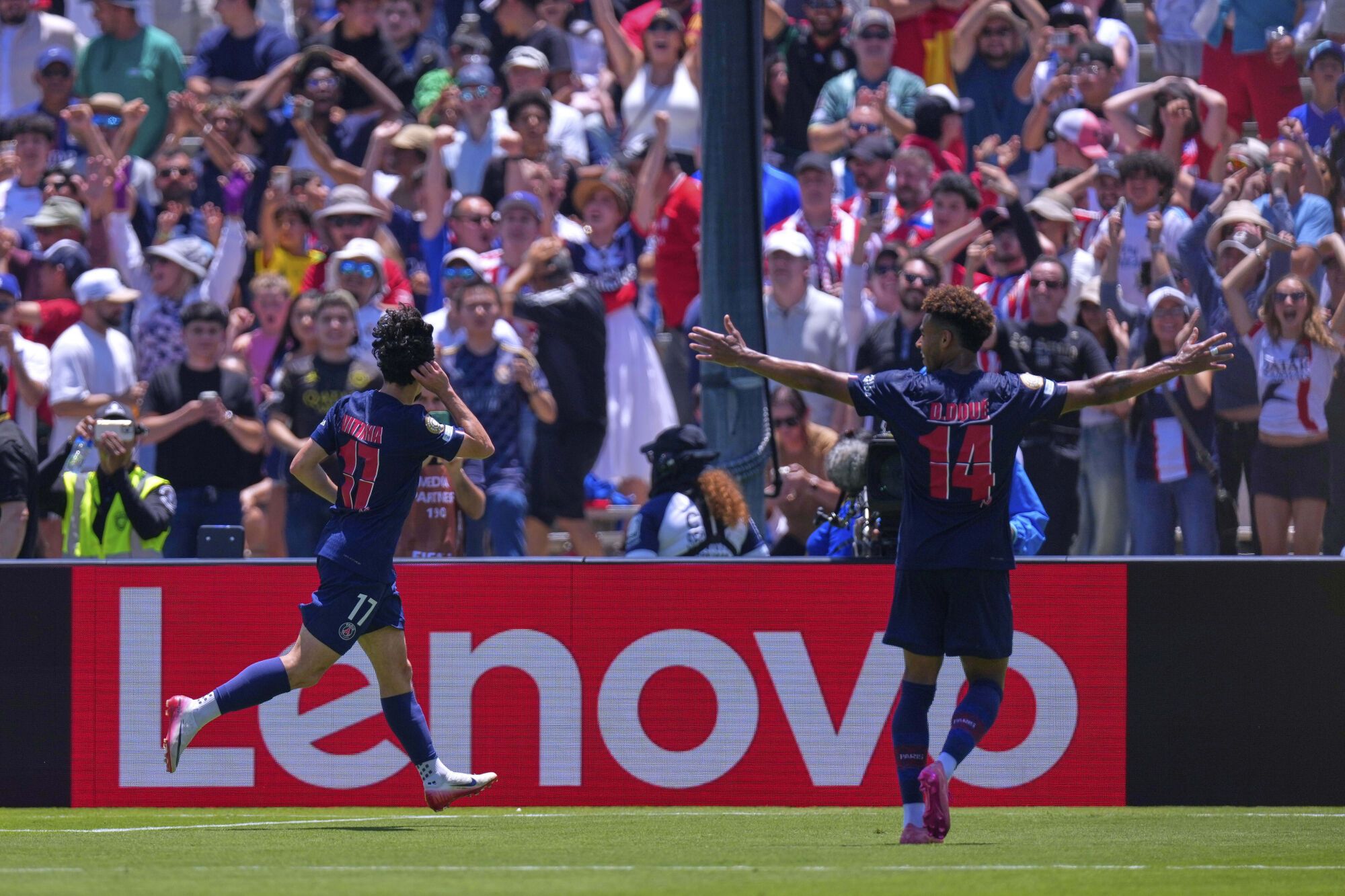 Paris Saint-Germain's Vitinha, left, celebrates with teammates after scoring his side's second goal during the Club World Cup group B soccer match between PSG and Atletico Madrid, in Pasadena, Calif., Sunday, June 15, 2025. (AP Photo/Mark J. Terrill) Associated Press/LaPresse. EDITORIAL USE ONLY/ONLY ITALY AND SPAIN