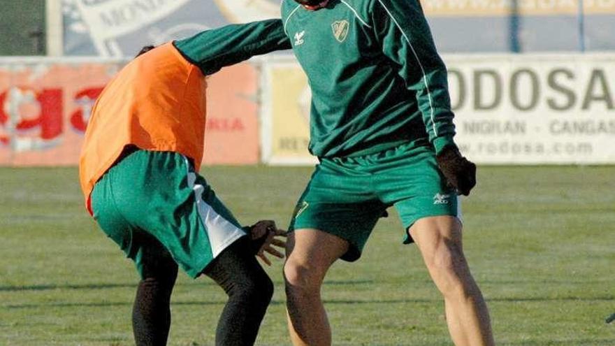 Antón de Vicente, durante el entrenamiento de ayer. // R.R.