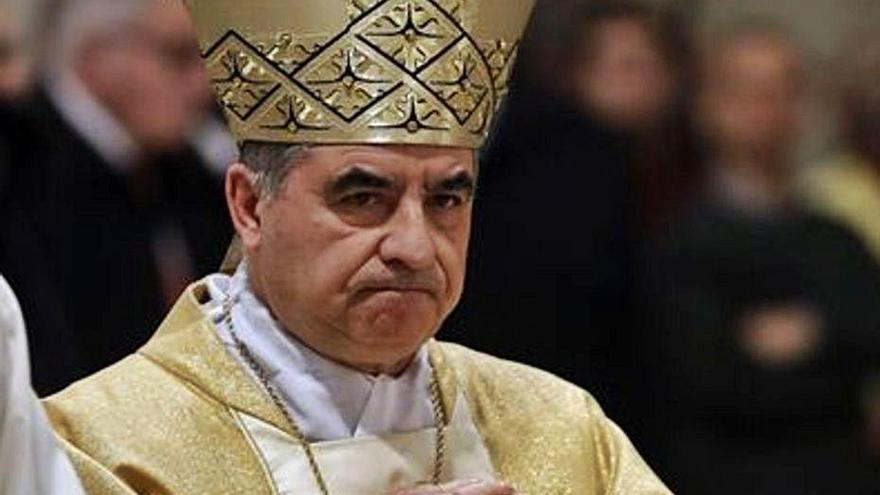 El cardenal Becciu, destituït pel Papa fa un any