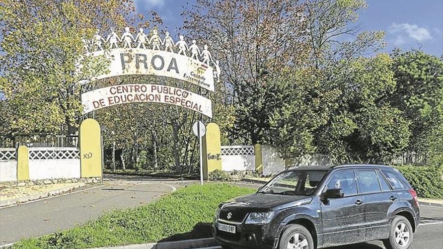 La escuela de idiomas de Cáceres continuará en el mismo lugar y el conservatorio se llevará a la Laboral