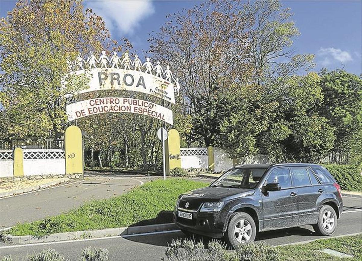 La escuela de idiomas de Cáceres continuará en el mismo lugar y el conservatorio se llevará a la Laboral