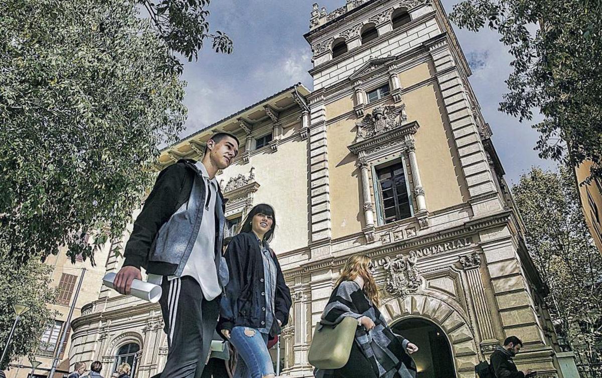 Los notarios de las islas tramitaron más de 19.000 herencias el pasado año.