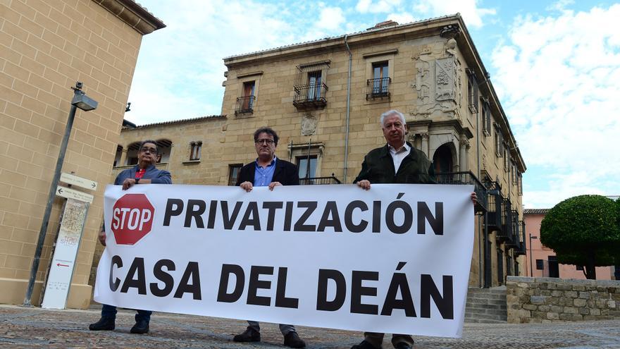 Vecinos de Plasencia llaman a concentrarse contra la privatización de la Casa del Deán