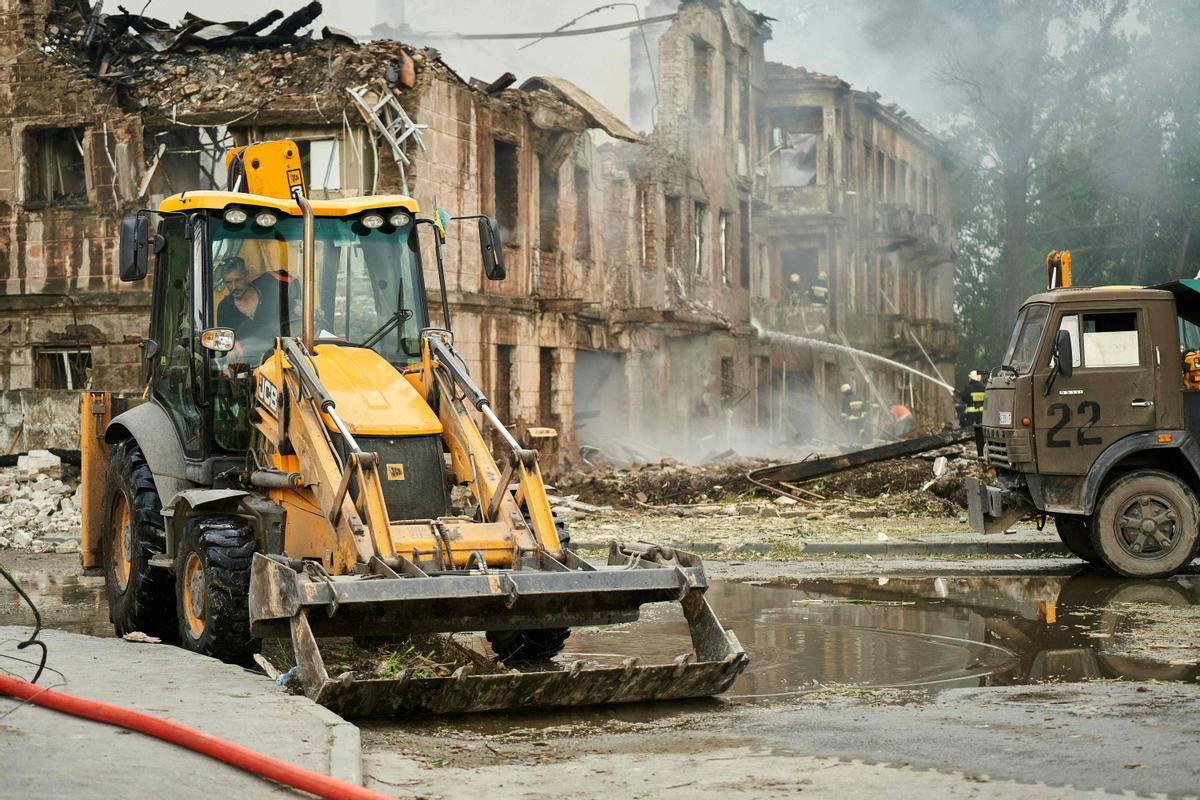 Rusia bombardea un hospital en Dnipro y causa al menos dos muertos