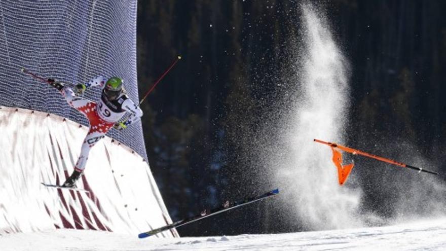 Caída del esquiador checo Ondrej Bank en el Mundial de esquí