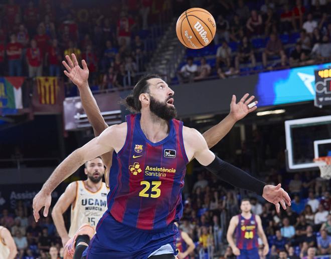 El Barça deja escapar la ventaja de jugar en el Palau y regresa a Murcia