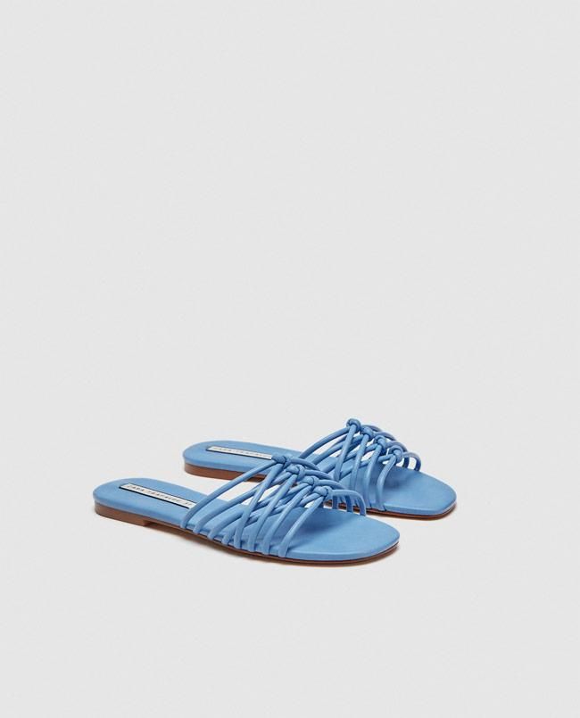 Las sandalias planas