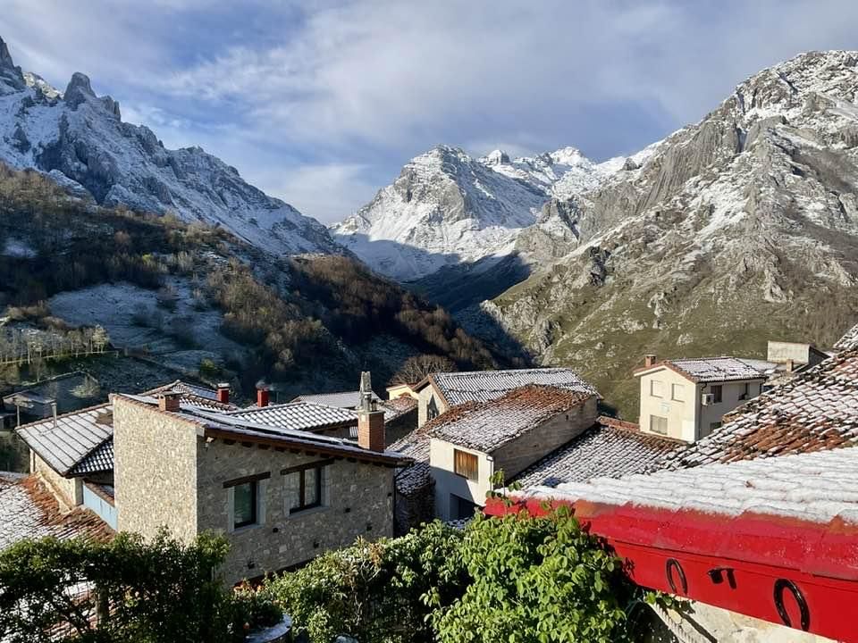 Vuelve la nieve al oriente de Asturias