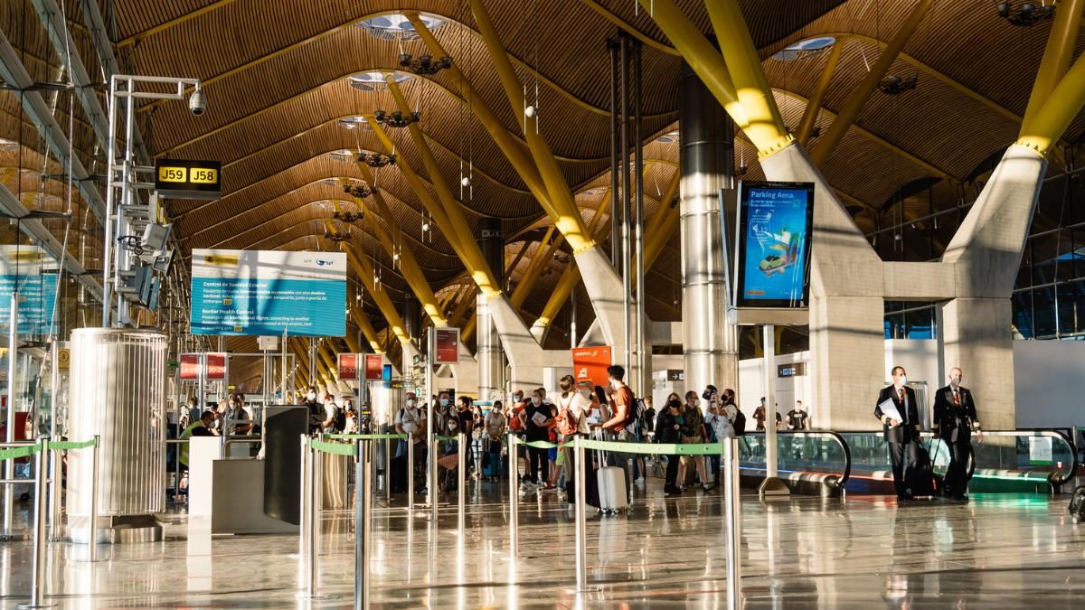 Nuevos controles de pasaporte en el aeropuerto de Madrid: así serán.