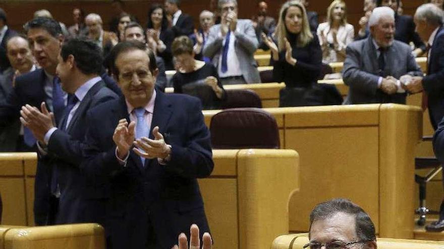 Rajoy, ayer, sentado en su escaño del Senado. // Efe