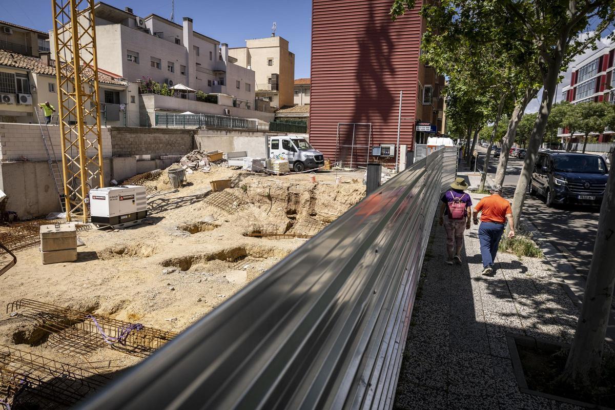 Uno de los solares donde se levantará vivienda nueva en el barrio de Miralbueno de Zaragoza.