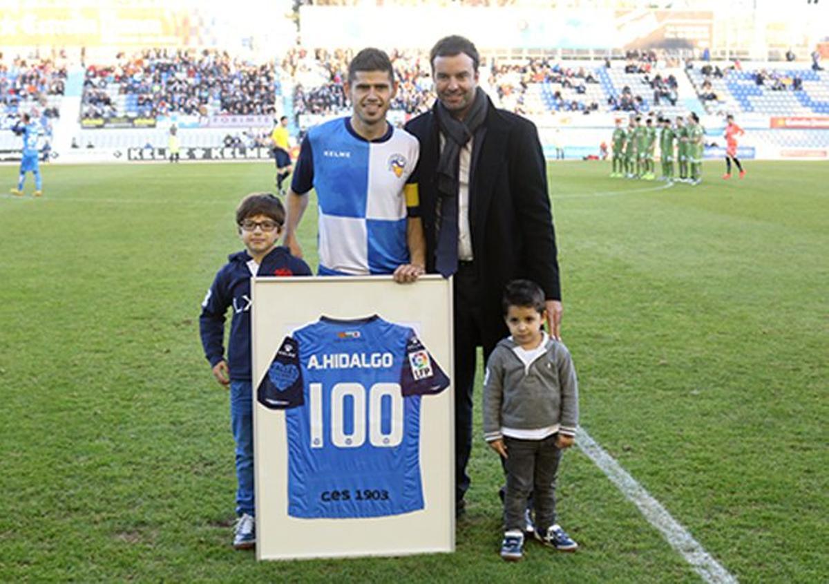 Homenaje por sus 100 partidos. |  Sabadell