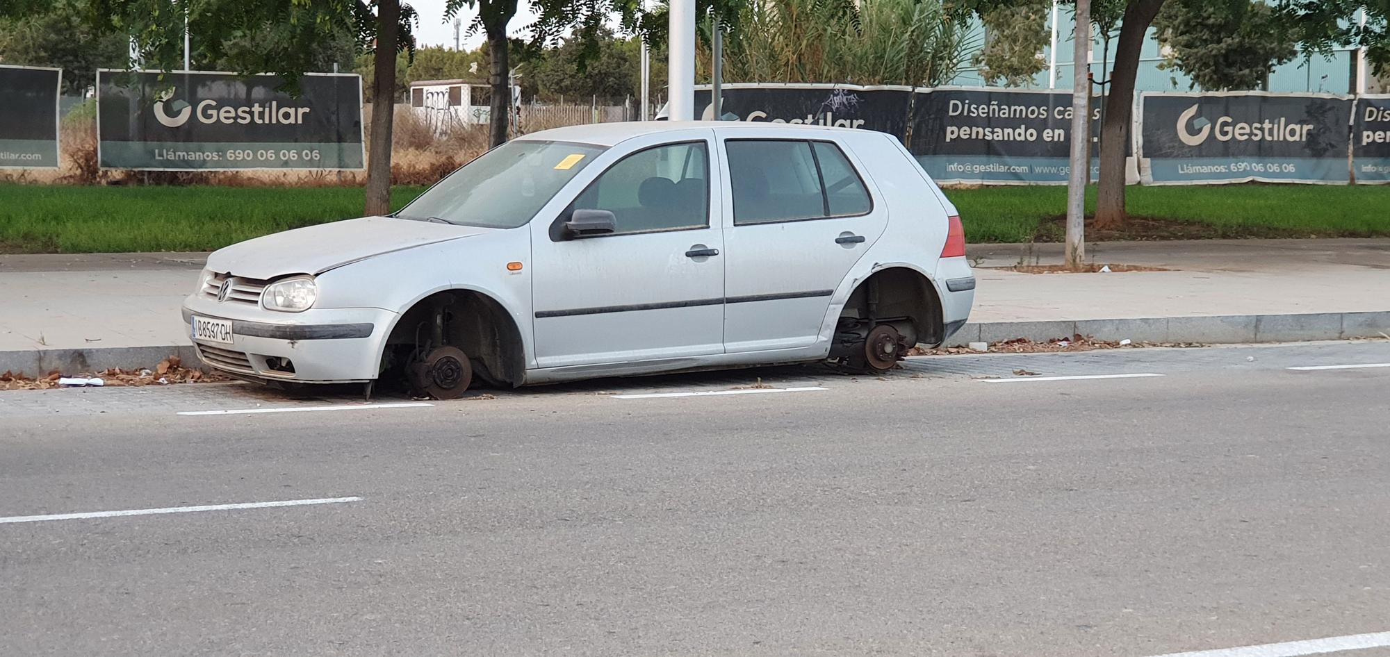 Autowracks im Stadtentwicklungsgebiet Nou Llevant in Palma de Mallorca.