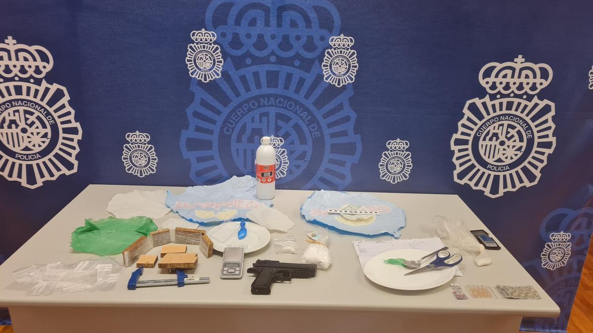 Material seized by the National Police in Elche. Material seized by the National Police in Elche.