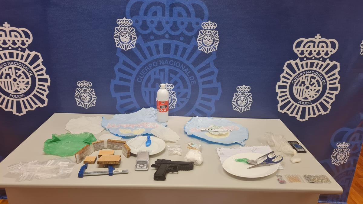 Material incautado por la Policía Nacional en Elche.