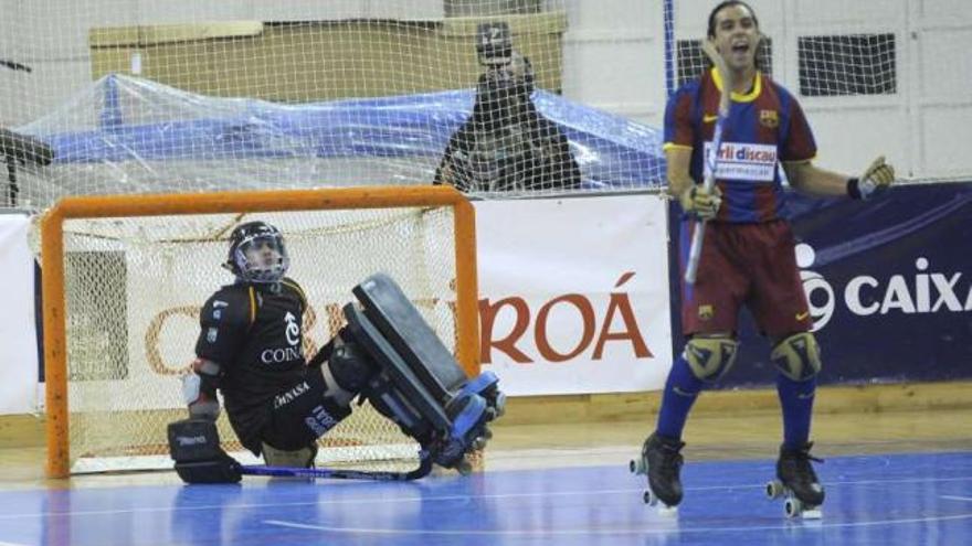 El ex liceísta Reinaldo García celebra el gol tras batir a Xavi Malián desde el punto de penalti. / carlos pardellas