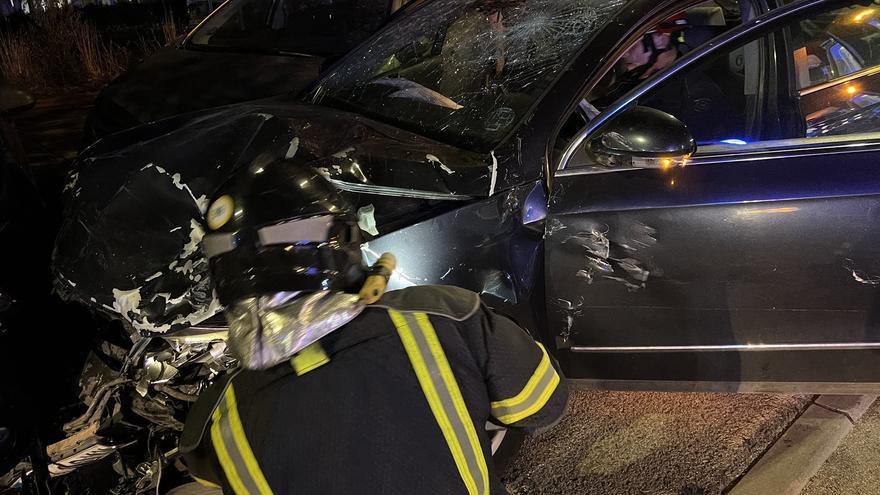 Heridos de gravedad tras caer con el coche por un terraplén en Mula