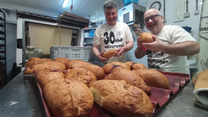 Arranca Comadres en La Pola con las panaderías hasta arriba: &quot;Ilusiona ver este ambiente&quot;