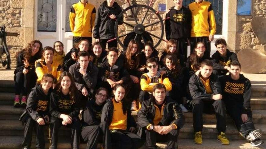 Equipo del Liceo que compitió en Cervo.