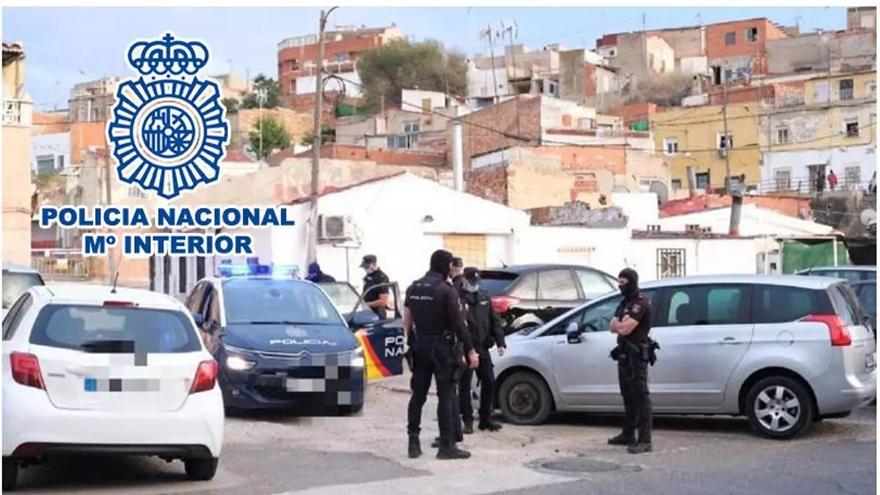 Absuelto de quemar la casa de un conocido en Elda tras discutir por la bombilla de una linterna