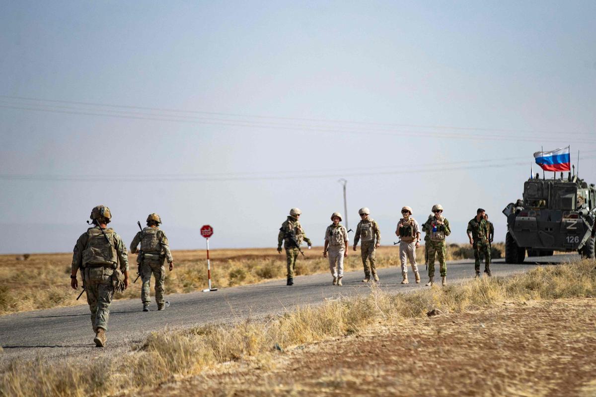 Tropas de Rusia y de Estados Unidos se encuentran sobre el terreno cerca de la ciudad siria de Al-Qahtaniyah, en la provincia de Hasakah, cerca de la frontera con Turquía.