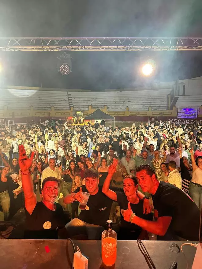 La Plaza Mola vuelve a Barcarrota para reunir a varias generaciones al ritmo de la música