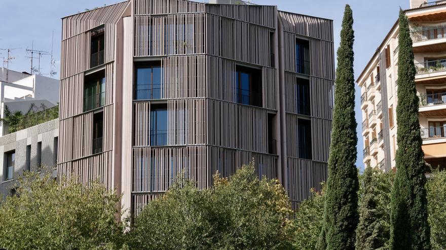 El llamativo nuevo edificio del Paseo Mallorca de Palma con piel de madera y construido con criterios sostenibles