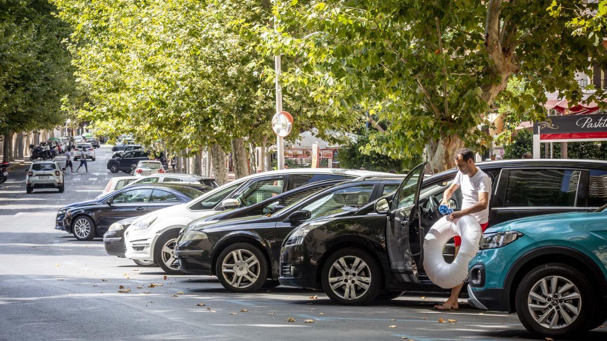 Zonas para aparcar llenas en Benidorm en pleno agosto.