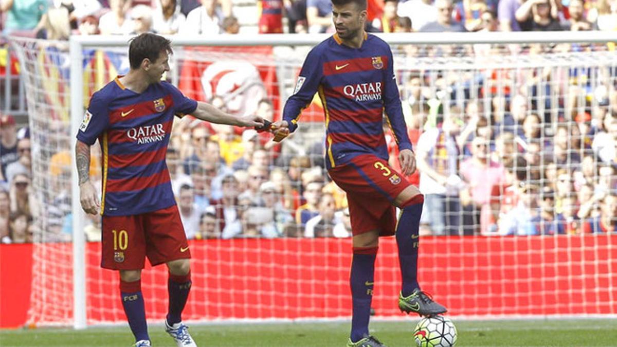 Messi y Piqué, dos de los cinco jugadores de la actual plantilla del FC Barcelona que pueden sumar tres Mundiales de Clubes en su palmarés el próximo domingo
