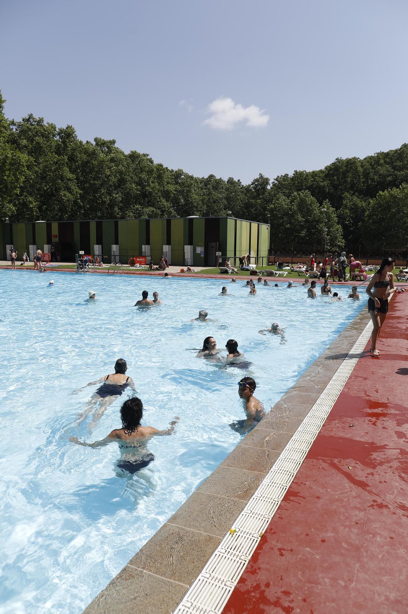 La piscina de la Devesa es mulla per l'esclerosi