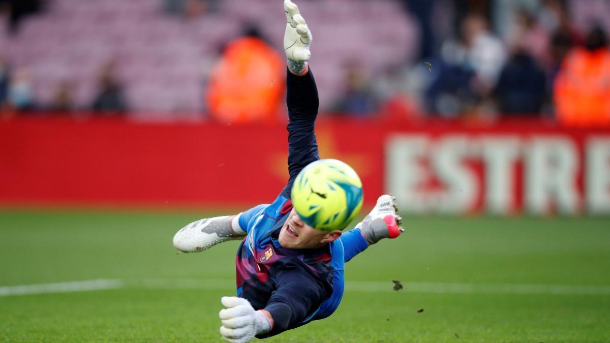 Marc-André Ter Stegen durante el calentamiento previo al Barça-Betis