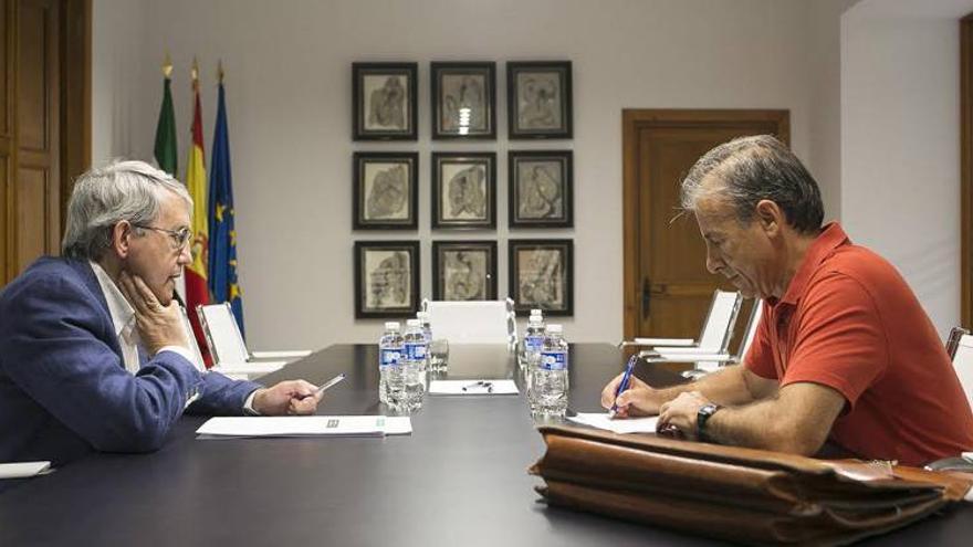 IU Extremadura plantea incluir en la reforma fiscal un impuesto a las grandes fincas