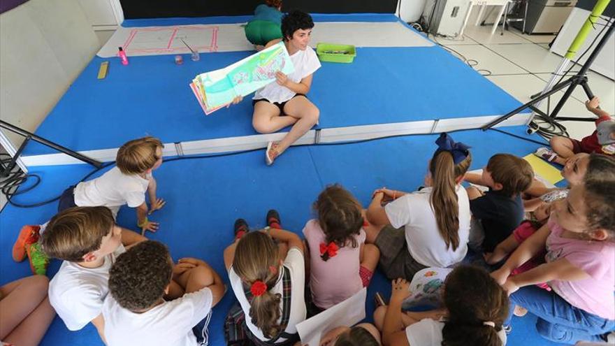 Talleres, cuentacuentos y teatro, en la Casa de las Letrucas y Garabatos